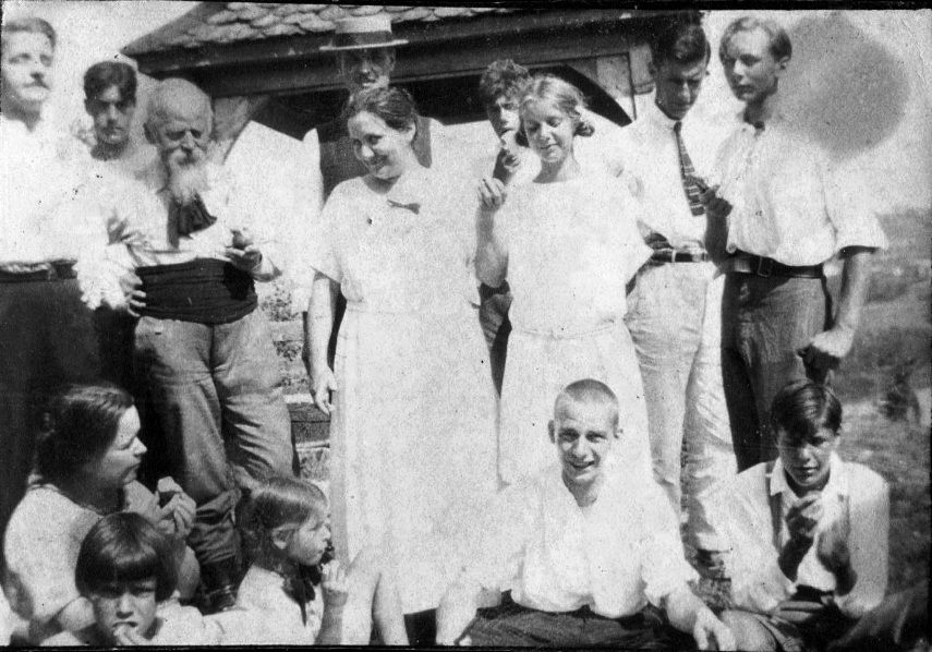 2 Aout 1923 famille BachofenSITE.jpg