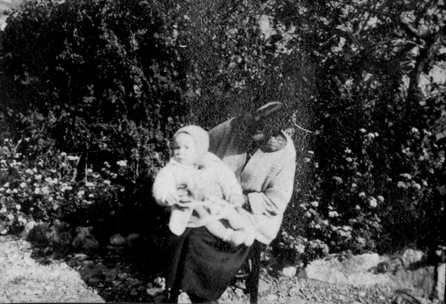 Jean-Daniel Stevenino et sa tante Célestine Stevenino 1925 Cannes RSITE.jpg