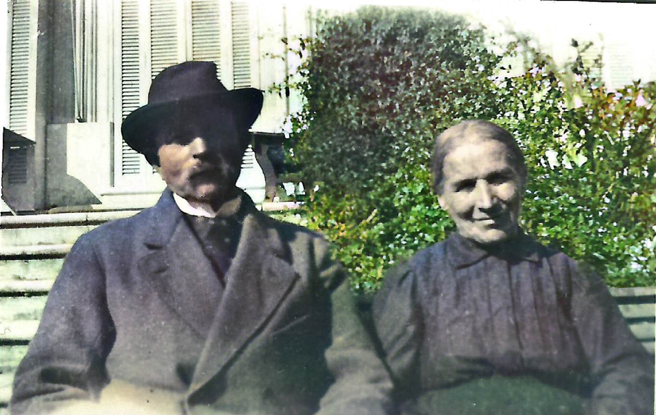 Une image contenant Visage humain, habits, personne, plein air

Description gnre automatiquement